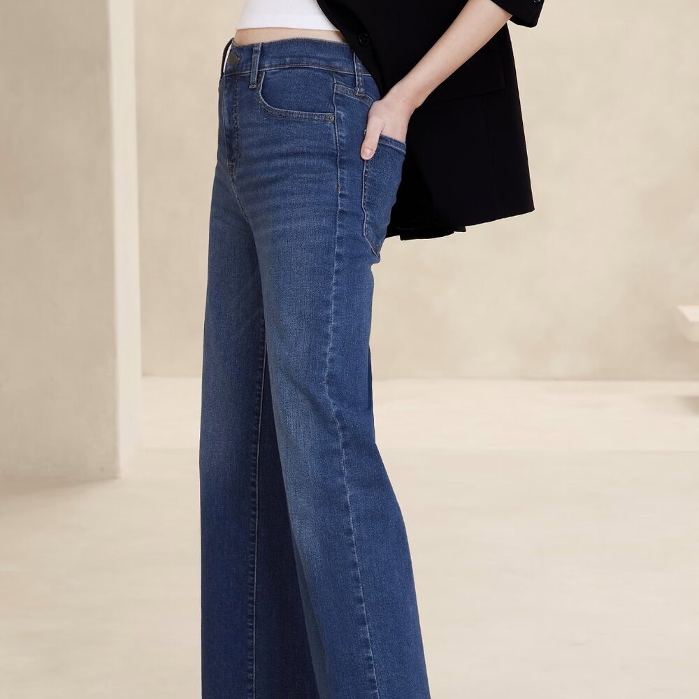 High-Rise Wide-Leg Jean - Picture 3 of 4